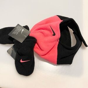 New Nike 2 piece fleece set infant size 0-6 months pink/black hat & mittens